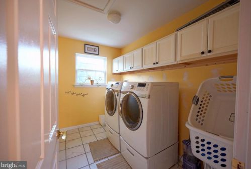 128 Betsy Ross Way, West Deptford NJ 08096-6872 exterior