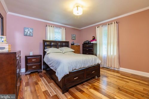 237 Elm Ave, West Deptford NJ 08051-1506 exterior