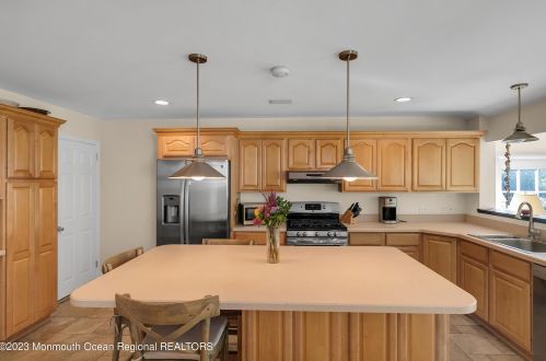 208 Winding Way, Little Silver NJ 07739-1763 exterior