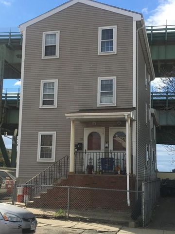 74 Chestnut St, Chelsea, MA 02150-3830