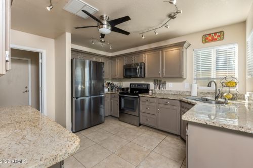 10602 42nd St, Phoenix AZ 85050-3376 exterior