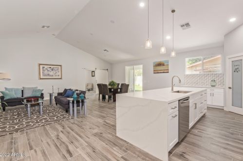 7041 14th Pl, Phoenix, AZ 85020-5413