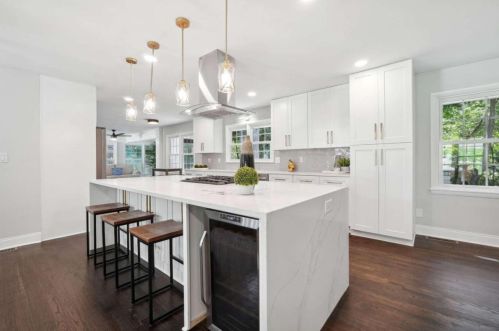 2022 Deren Way, Atlanta GA  30345-3710 exterior