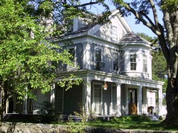 31 Woodbine St, Newton, MA 02466-1808