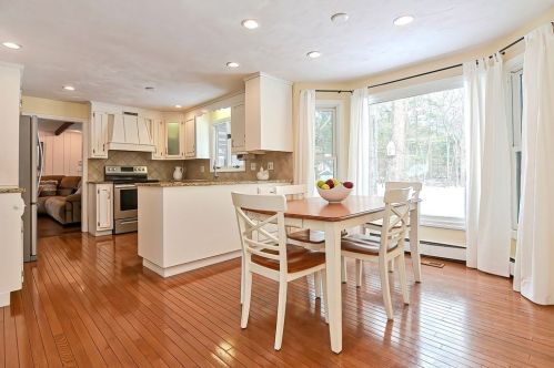 11 Robin Rd, Norfolk MA 02056-1731 exterior