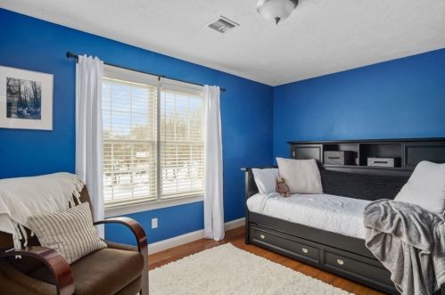 62 Chelsea Dr, Seekonk MA 02771-4923 exterior