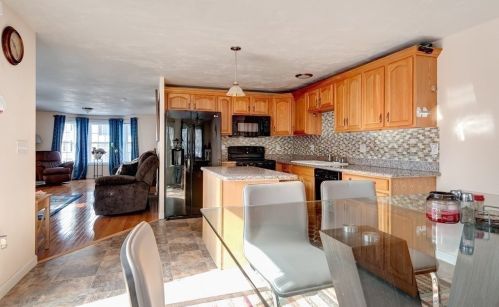 46 Honeysuckle Rd, Worcester MA 01607-1823 exterior