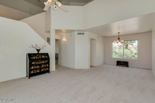 9615 51st St, Phoenix, AZ 85044-5689