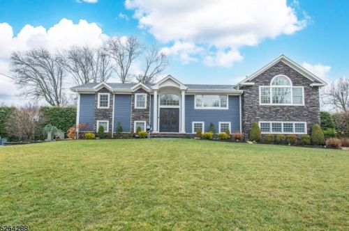 19 Bunker Rd, East Hanover, NJ 07936-3713