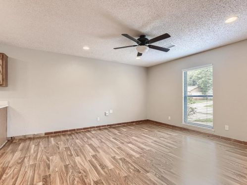 7032 Greenview Cir, Fort Worth TX 76120-1343 exterior