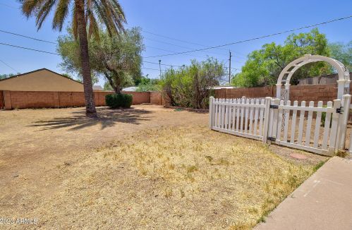 2205 Cambridge Ave, Phoenix AZ 85008-1027 exterior