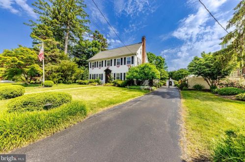 316 Delaware St, West Deptford, NJ 08096-5810