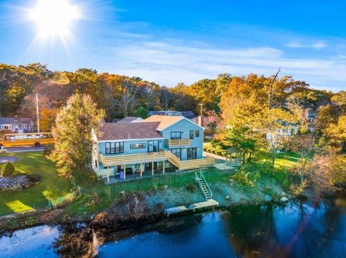 1337 Bay St, Taunton, MA 02780-1087