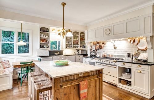 25 Hunnewell Ave, Newton MA 02458-2216 exterior