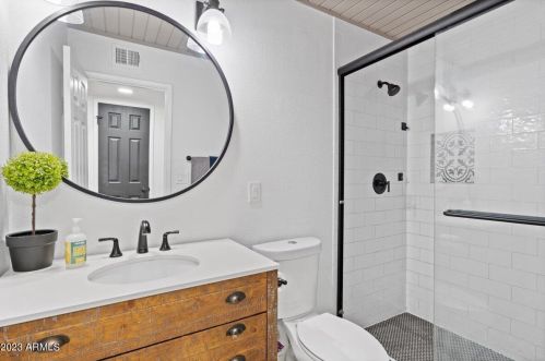 2524 Beryl Ave, Phoenix AZ  85028-3715 exterior