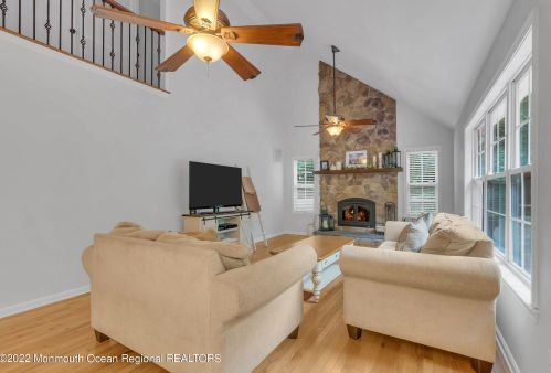 8 Bailey Ct, Jackson Twp NJ  08527-4459 exterior