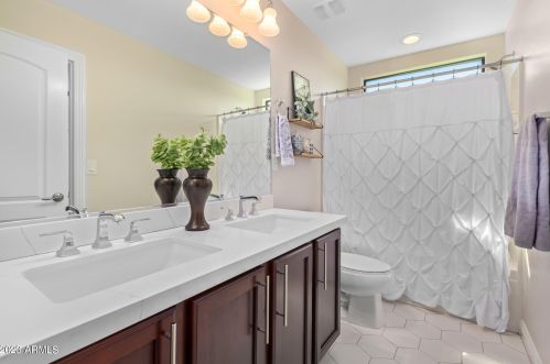 1646 Blaylock Dr, Phoenix AZ 85085-6323 exterior