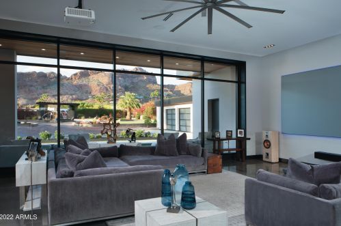 4621 Camelback Rd, Phoenix AZ 85033-1534 exterior