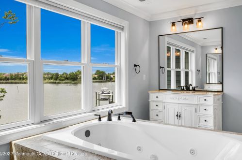 56 Rivers Edge Dr, Little Silver NJ 07739-1706 exterior