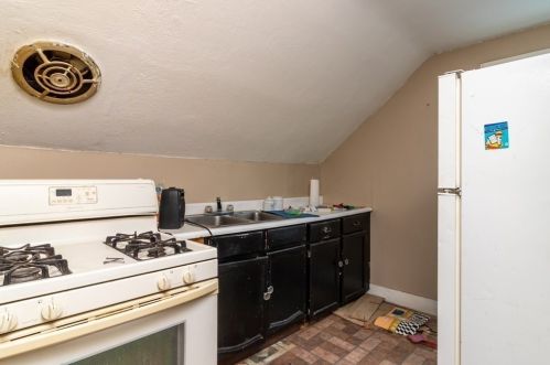 326 Mulberry St, Fall River MA 02721-1317 exterior