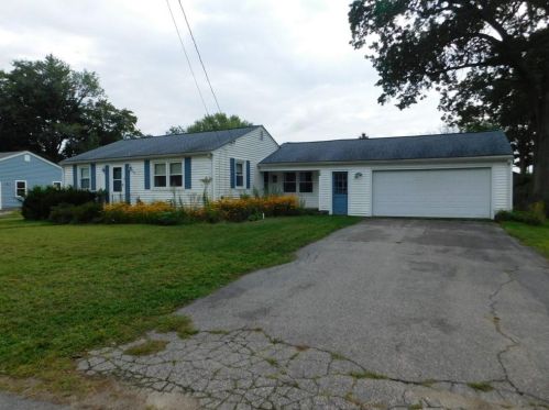 76 Cleveland St, Seekonk MA  02771-4207 exterior