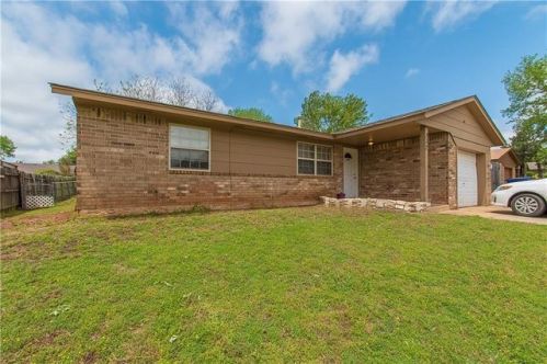 332 Crest Ln, Noble, OK 73068-8486