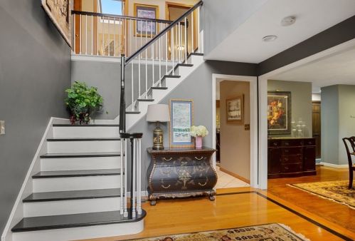 1 Coachman Ridge Rd, Shrewsbury, MA 01545-1560