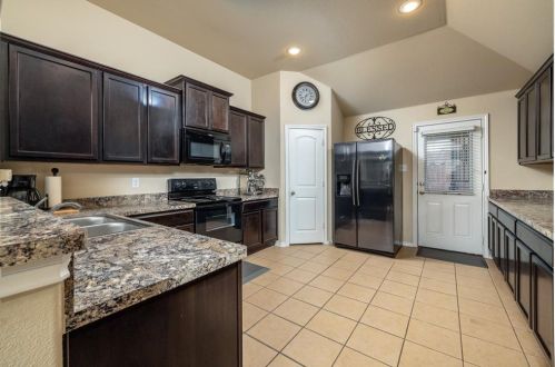 5432 Grenada Dr, Fort Worth TX 76119-8502 exterior