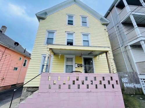 24 Adams St, New Bedford, MA 02746-1618