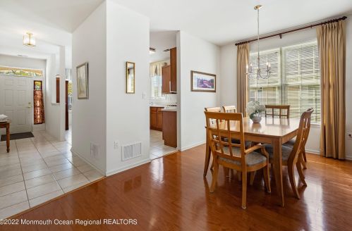 9 Fernwood Dr, Tinton Falls NJ 07712-8713 exterior