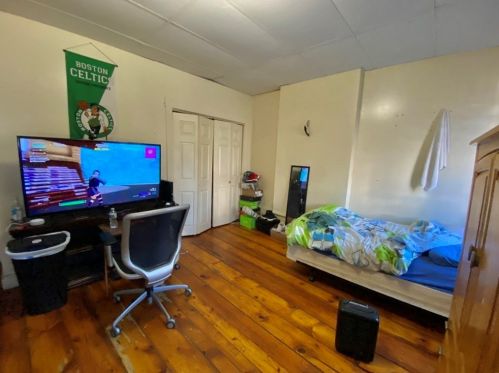 42 Summer St, Lawrence MA 01840-1718 exterior