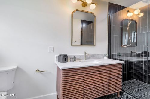 8001 11th Ave, Phoenix AZ  85021-5626 exterior