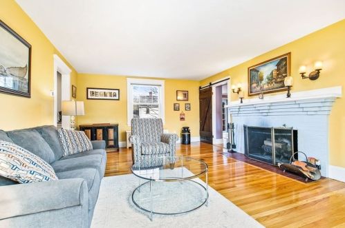 18 Angier Cir, Newton, MA 02466-2901