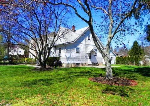 24 Hugenot St, East Hanover, NJ 07936-3622