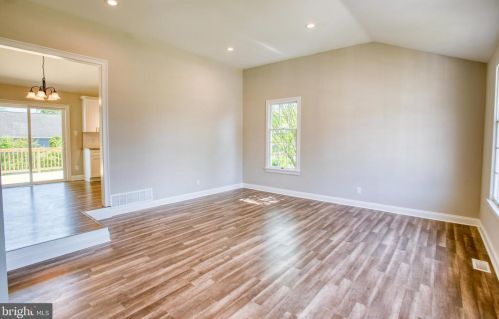 59 Pleasant Valley Dr, West Deptford NJ  08096-6320 exterior