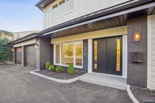 135 Knickerbocker Rd, Cresskill NJ  07626-2439 exterior