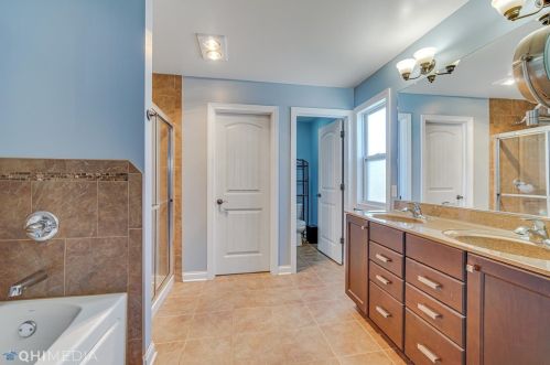 7 Shakespeare Dr, Valpo IN 46383-4129 exterior