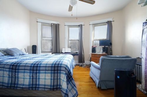 488 Park Ave, Worcester MA 01610-1223 exterior