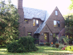 39 Columbus St, Newton, MA 02461-1436