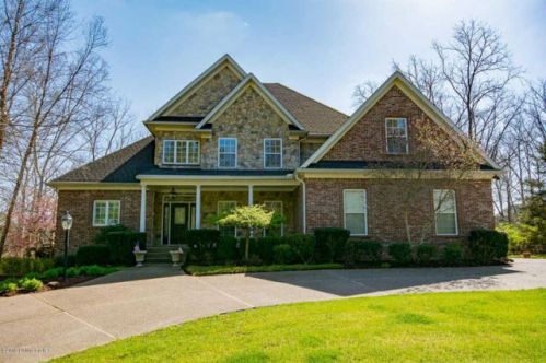 15200 Sycamore Falls Dr, Louisville KY  40245-5628 exterior