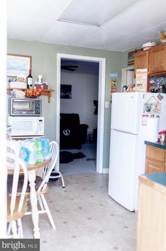 48 Arline Ave, West Deptford NJ 08096-1912 exterior