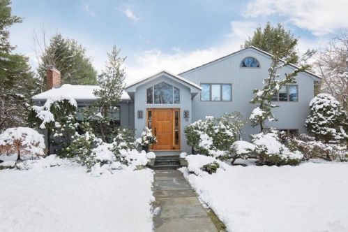 54 Oakvale Rd, Newton, MA 02468-1117