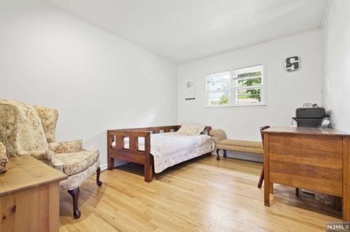 32 Deacon Pl, Cresskill NJ  07626-1139 exterior