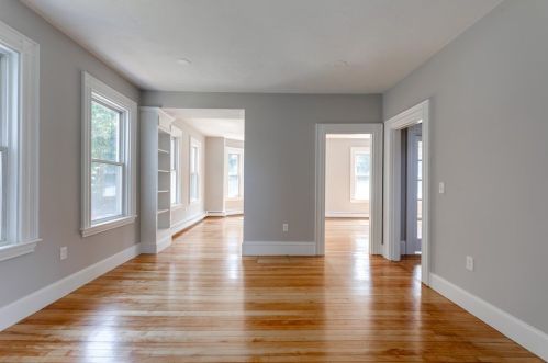 8 Latisquama Rd, Southborough MA 01772-1606 exterior