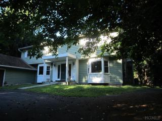 68 King George Rd, Poughkeepsie, NY 12603-5504