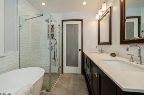 454 Skyline Lk Dr, Skyline Lakes NJ 07456-1917 exterior