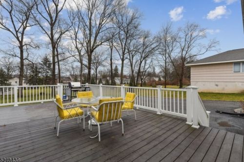 47 Ronald Dr, East Hanover NJ  07936-1420 exterior