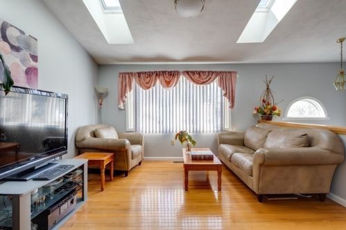 31 Travis St, Worcester, MA 01604-3253