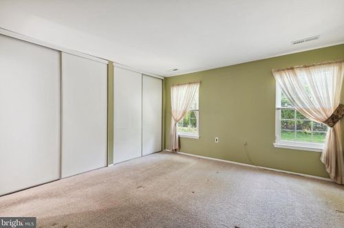 31 Blanchard Dr, West Deptford NJ 08096-6728 exterior