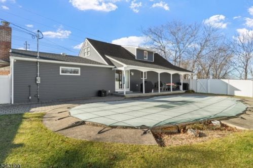 9 Lake Pochung Rd, Wantage NJ  07461-4027 exterior